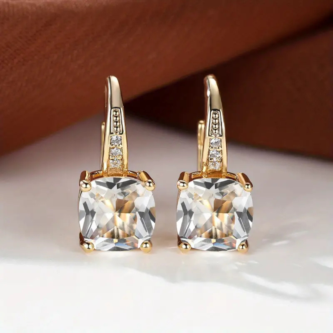 Elegante Creolenohrringe mit funkelnden Steinen