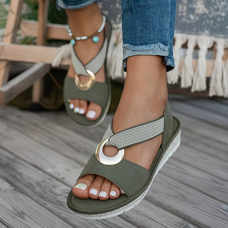 Simone Flache Sandalen mit Metallverschluss