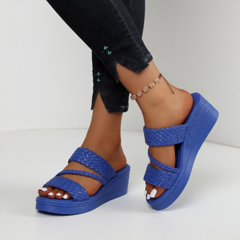 Tresseline™ — Geflochtene Wedge-Mule in buntem Design für sommerliche Leichtigkeit