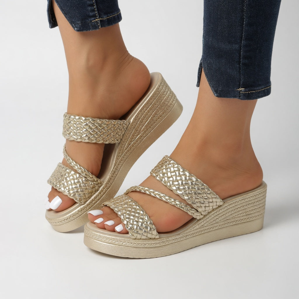 Tresseline™ — Geflochtene Wedge-Mule in buntem Design für sommerliche Leichtigkeit