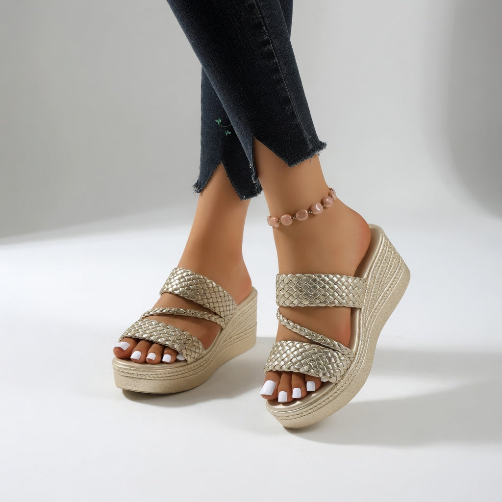 Tresseline™ — Geflochtene Wedge-Mule in buntem Design für sommerliche Leichtigkeit