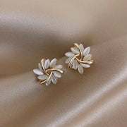 Goldene Blatt Weiße Opal Stecker Ohrringe