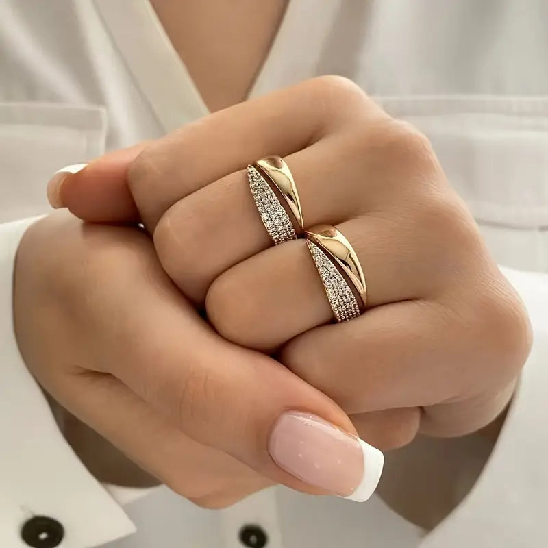 Eleganter Goldring mit Funkelsteinen