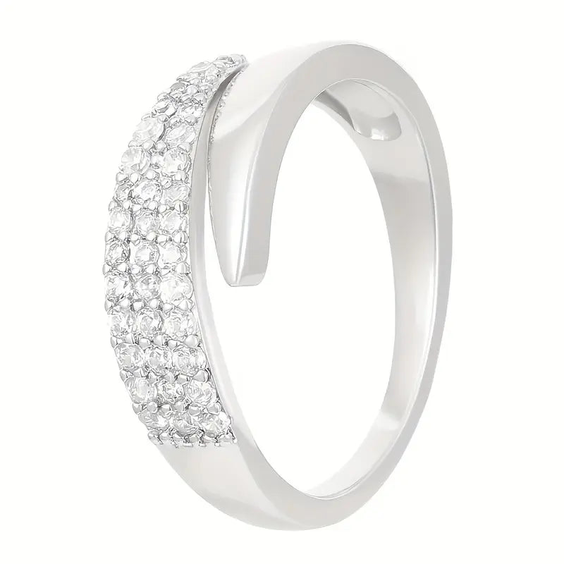 Eleganter Goldring mit Funkelsteinen