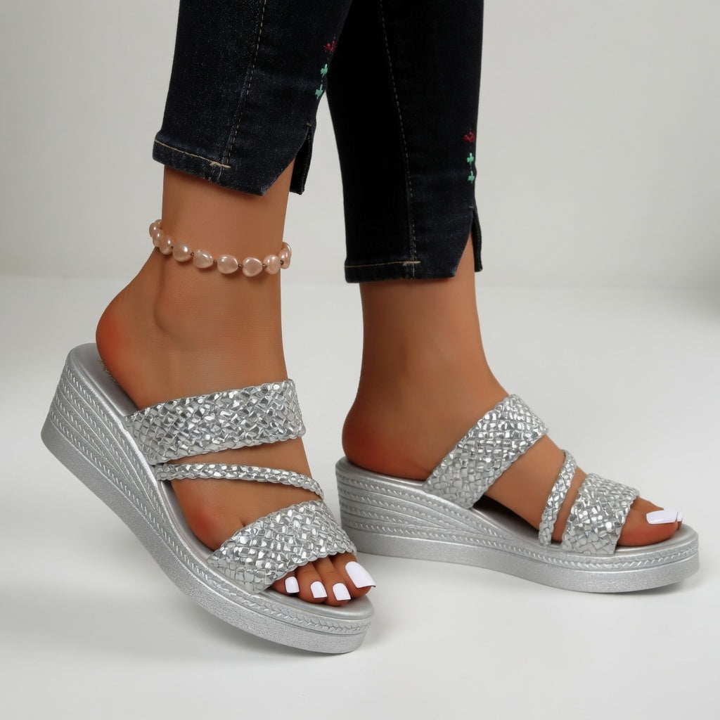 Tresseline™ — Geflochtene Wedge-Mule in buntem Design für sommerliche Leichtigkeit