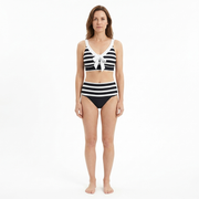 Hochtaillierte gestreifte Bikinis